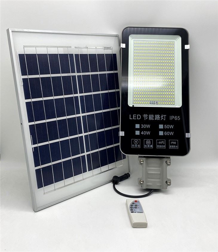 Güneş paneli ile LED sokak lambası